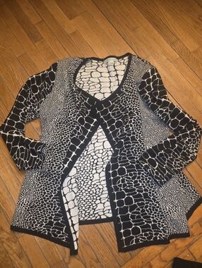 Large Petite  Black & White Animal Print Cardigan Sweater, Snake Skin